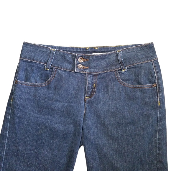 DKNY‎ Jeans Women's Bermuda Cuffed Jean Shorts Sz. 10 - Picture 2 of 10